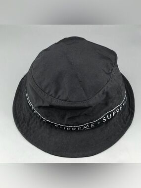SUPREME Black Bucket Hat